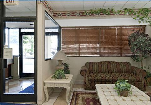 America'S Best Value Inn & Suites - Memphis/Graceland Экстерьер фото